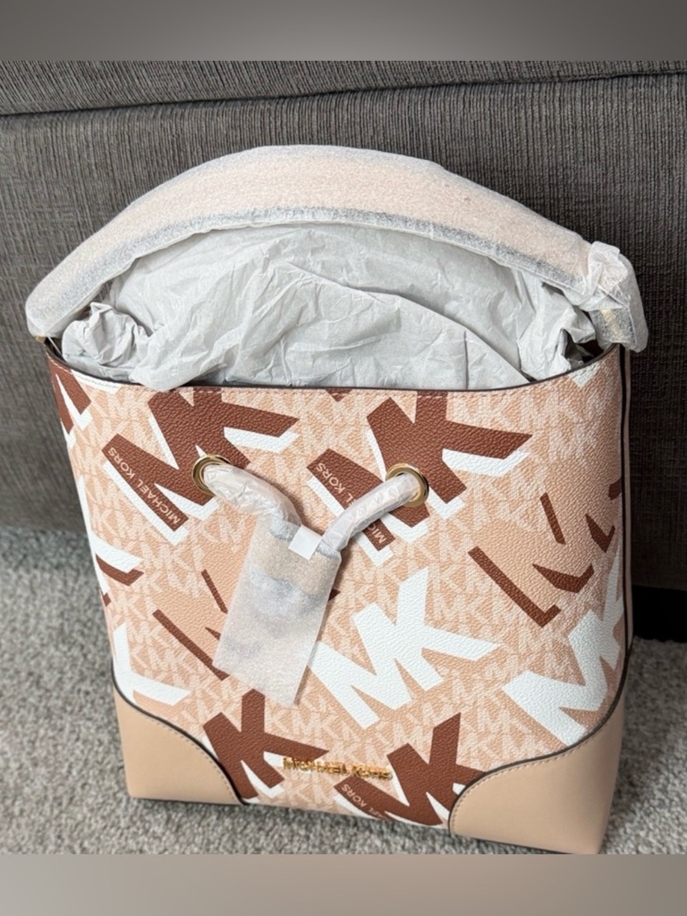 Rare Michael Kors Mercer Bucket bag NWT - Picture 3 of 5